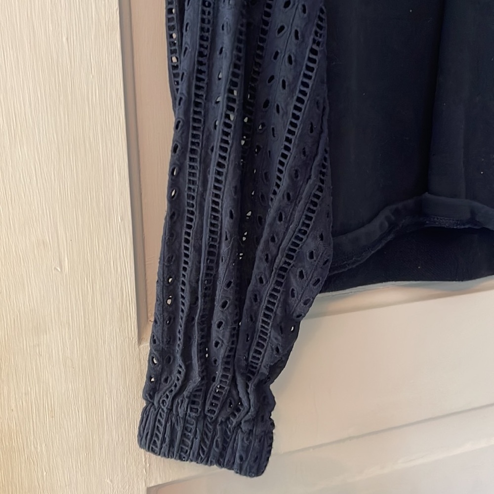 Banana Republic navy sweatshirt eyelet sleeve women’s M - Picture 2 of 4